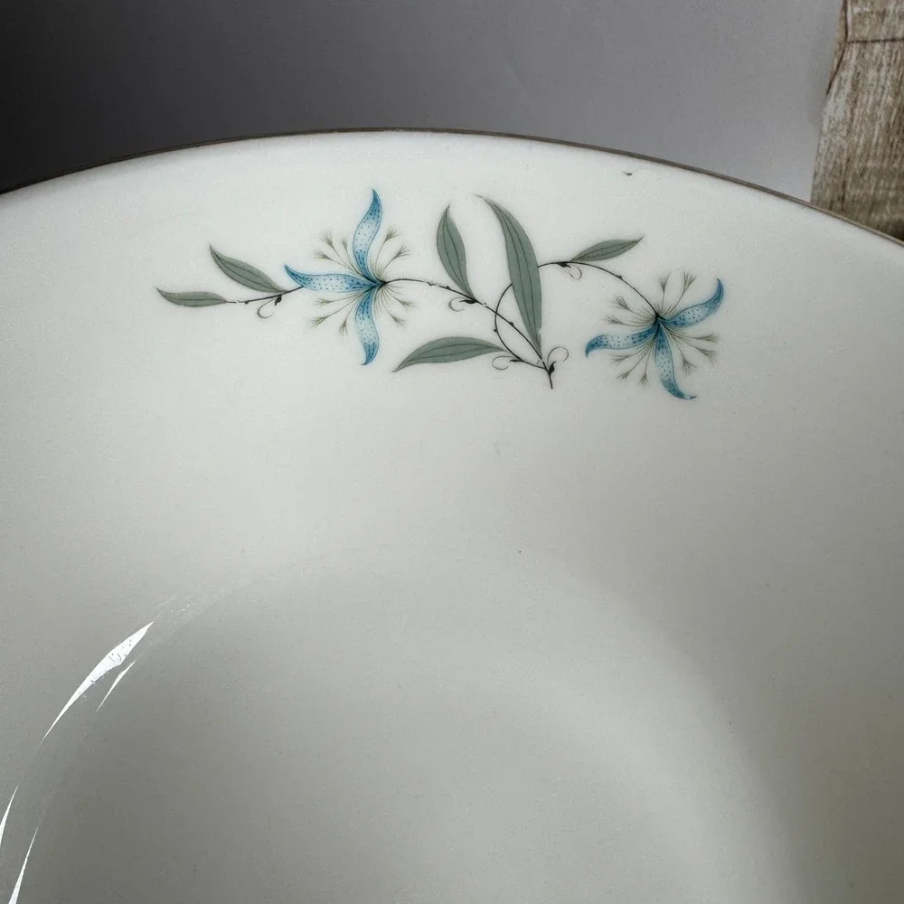 Homer Laughlin Triumph Cynthia Serving Bowl 8.25